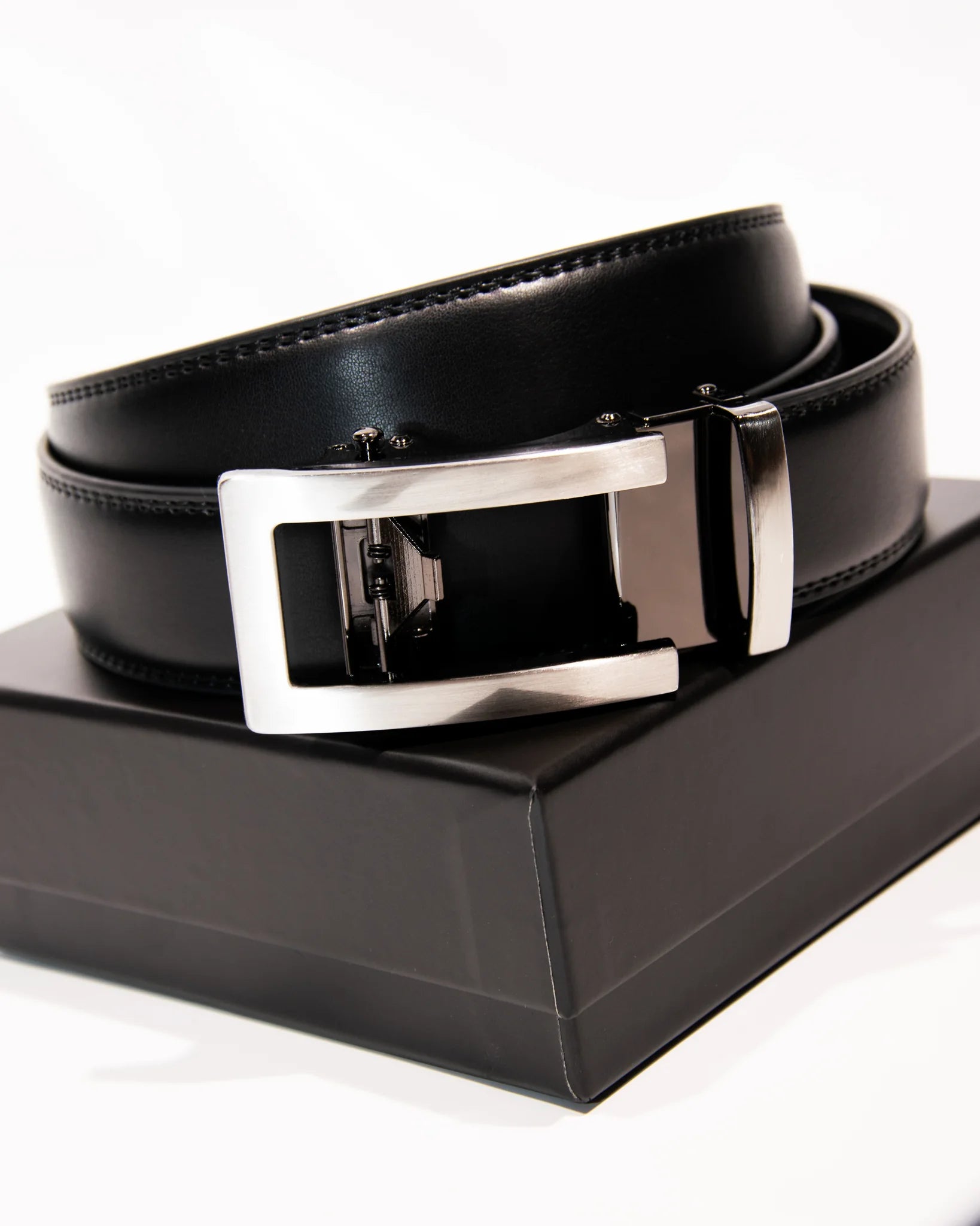 Crawford™ - Holeless Adjustable Leather Belts
